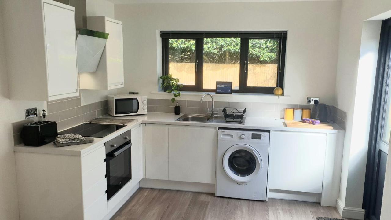 Large Modern Self Contained Apartment In Лимингтон Экстерьер фото